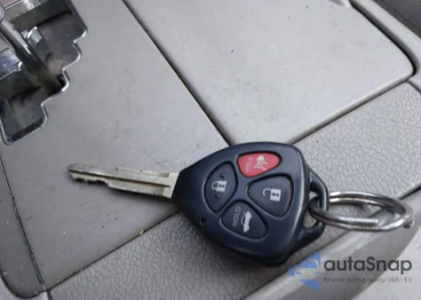 2010 Toyota Camry Le z USA, uszkodzony, nr VIN 4T1BF3EKXAU544983